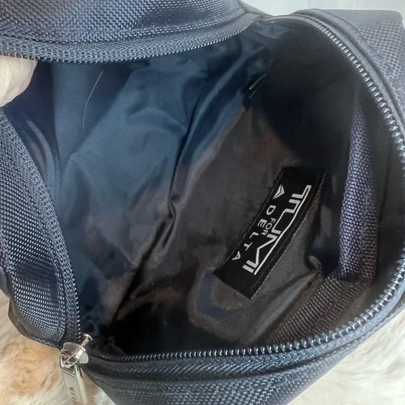 AMENITY TOILETRY MAKEUP TRAVEL BAG BLUE - Picture 6 of 7